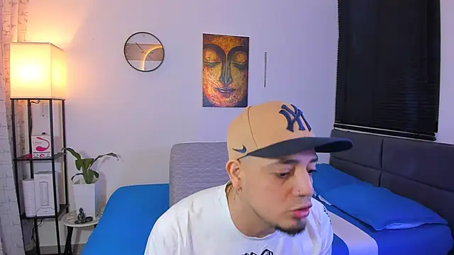 Snapshot of alejandro_calderon1 chatting on June 9, 3:07 am alejandro calderon1 online show from June 9, 3:07 am
