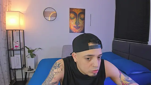 Snapshot of alejandro_calderon1 chatting on June 10, 12:33 am alejandro calderon1 online show from June 10, 12:33 am