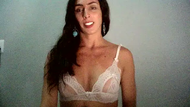Snapshot of AlexiaDuucan chatting on January 16, 1:47 pm AlexiaDuucan online show from January 16, 1:47 pm