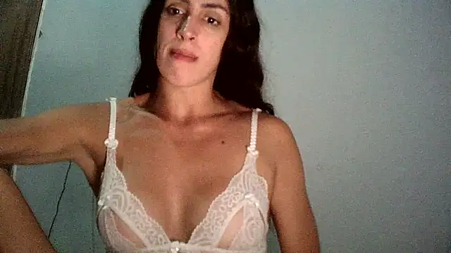 Snapshot of AlexiaDuucan chatting on January 16, 6:59 pm AlexiaDuucan online show from January 16, 6:59 pm