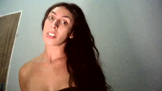 Snapshot of AlexiaDuucan chatting on January 17, 4:47 pm AlexiaDuucan online show from January 17, 4:47 pm