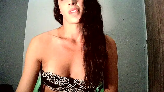 Snapshot of AlexiaDuucan chatting on February 1, 1:09 pm AlexiaDuucan online show from February 1, 1:09 pm