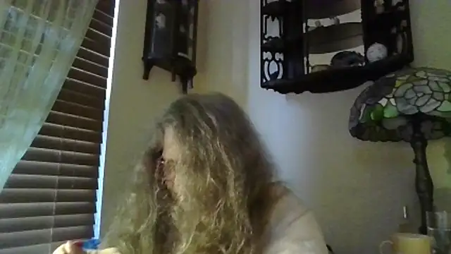 Snapshot of DestineeLoverGirl chatting on April 2, 1:42 pm DestineeLoverGirl online show from April 2, 1:42 pm