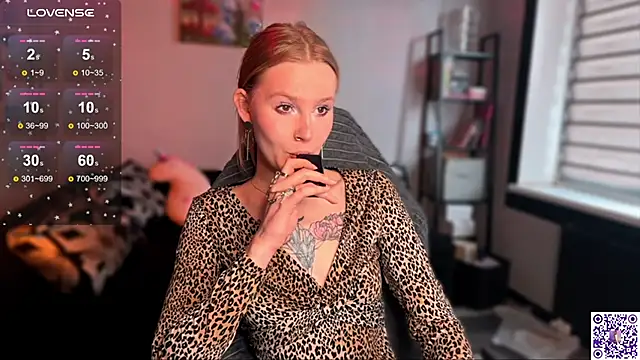 Chanel Gill online show from November 5, 11:21 am