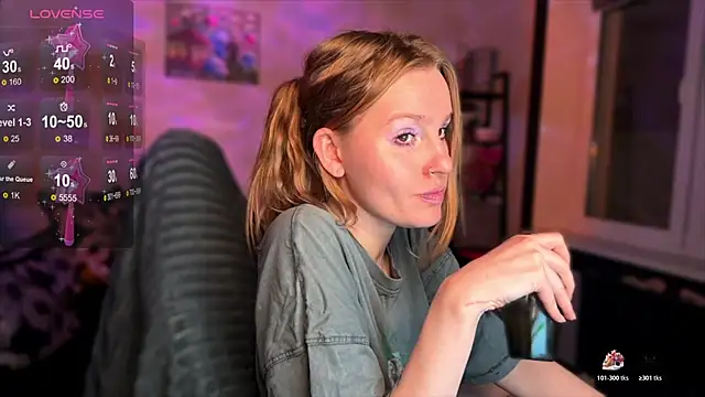 Chanel Gill online show from November 30, 1:20 am