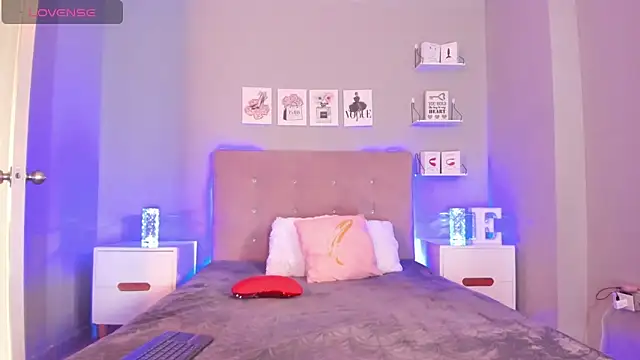 EmilyCoast-1 online show from June 13, 2:26 pm