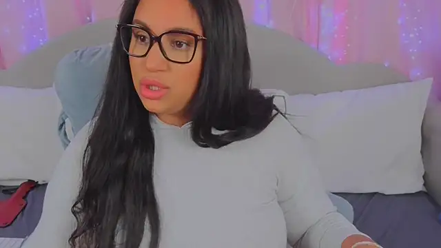 MeghanXO online show from December 18, 2:49 pm