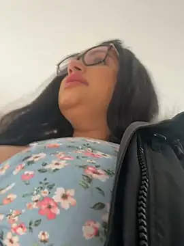 MeghanXO online show from December 19, 6:34 pm