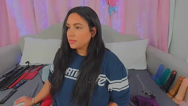 MeghanXO online show from December 27, 5:59 pm