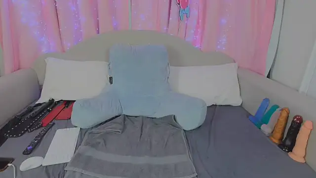 MeghanXO online show from February 15, 11:14 pm