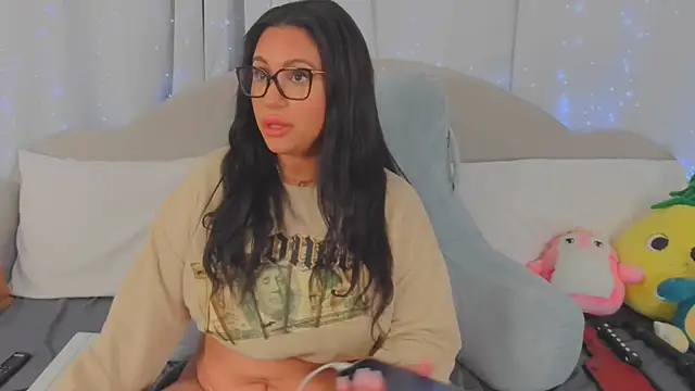 MeghanXO online show from May 21, 2:35 pm