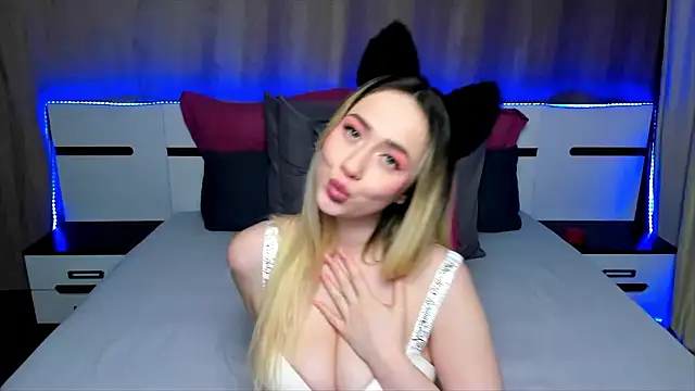 AriaSugar online show from December 6, 7:10 am