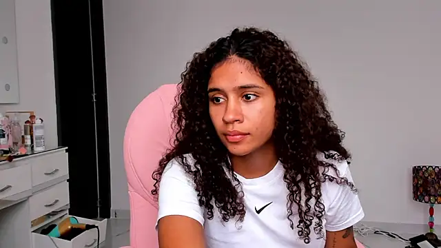 Snapshot of stormyy_ chatting on October 17, 9:39 pm stormyy online show from October 17, 9:39 pm