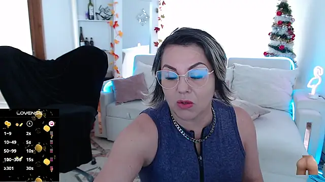 Snapshot of Myrnasexxx chatting on December 9, 3:22 pm Myrnasexxx online show from December 9, 3:22 pm