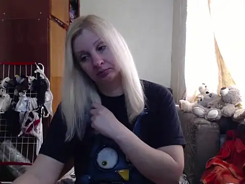 BustyBlond online show from March 10, 6:16 am