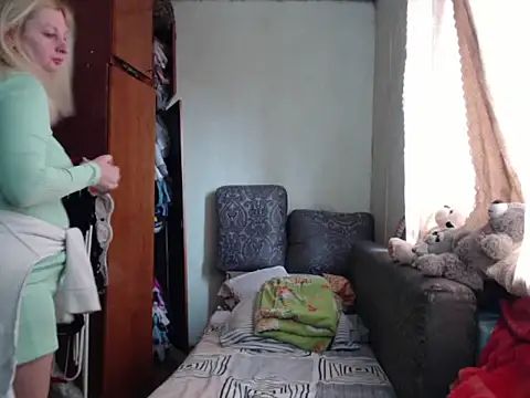 BustyBlond online show from March 18, 9:09 am