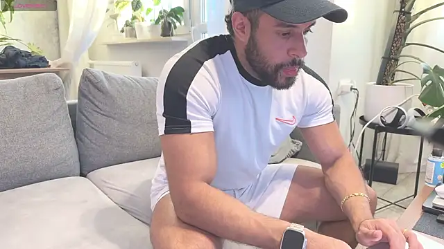 izaak lover online show from October 5, 3:32 pm