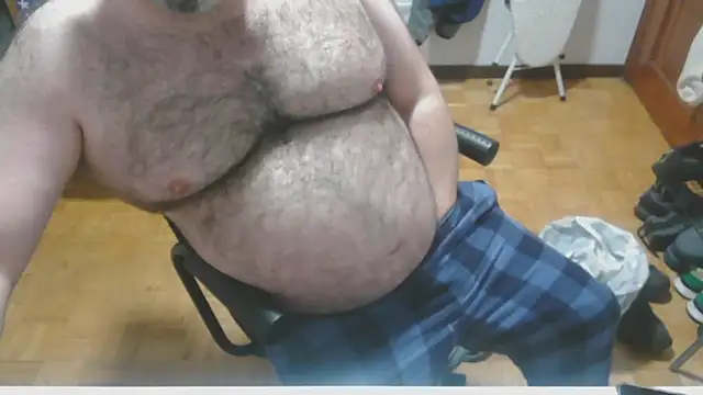 mikeyhotbear online show from December 19, 6:23 am