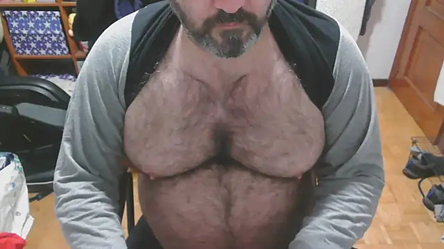 Snapshot of mikeyhotbear chatting on January 7, 6:48 am mikeyhotbear online show from January 7, 6:48 am