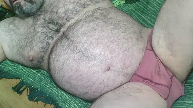 Snapshot of mikeyhotbear chatting on January 11, 9:04 am mikeyhotbear online show from January 11, 9:04 am