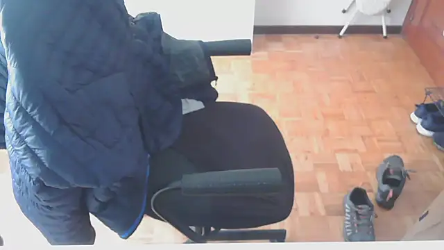 Snapshot of mikeyhotbear chatting on November 4, 10:14 am mikeyhotbear online show from November 4, 10:14 am