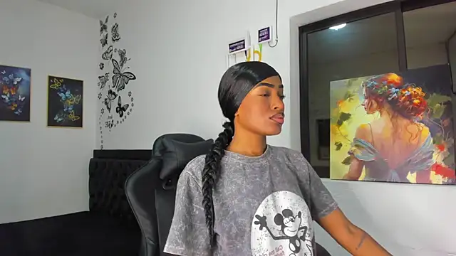 Snapshot of Emattaylor chatting on December 3, 11:01 am Emattaylor online show from December 3, 11:01 am