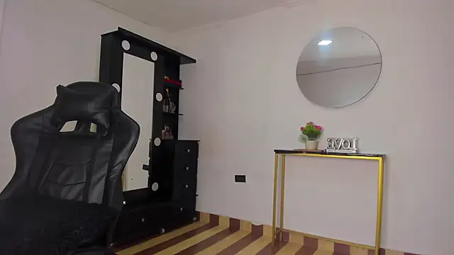 Emattaylor online show from November 30, 11:36 am