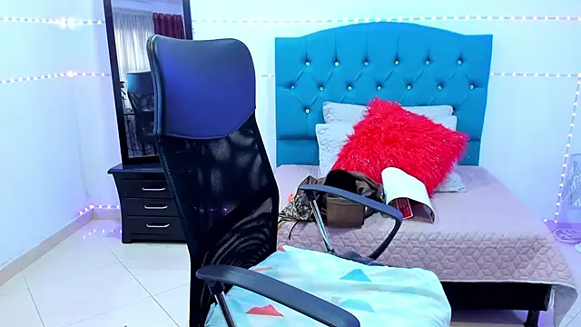 vaalery sweet online show from February 4, 10:24 pm