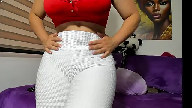 Snapshot of Emiily_88 chatting on February 25, 11:52 am Emiily 88 online show from February 25, 11:52 am