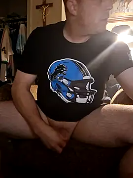 Snapshot of curiouscock38 chatting on November 16, 11:10 pm curiouscock38 online show from November 16, 11:10 pm