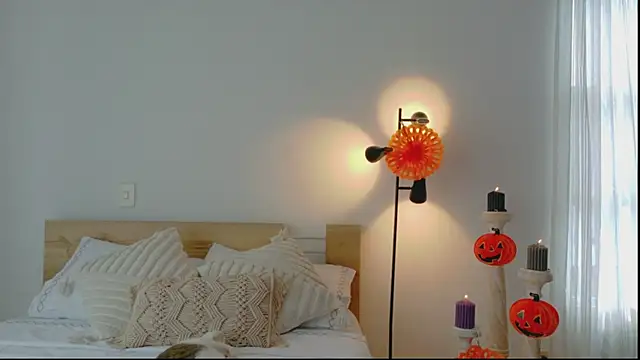 Snapshot of GrettaBenett chatting on October 31, 7:15 pm GrettaBenett online show from October 31, 7:15 pm