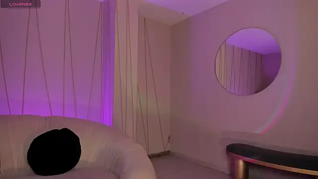 Snapshot of ErikaBenz_ chatting on October 24, 8:49 pm ErikaBenz online show from October 24, 8:49 pm