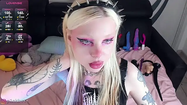 Snapshot of HelenGoat chatting on December 6, 7:21 am HelenGoat online show from December 6, 7:21 am