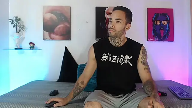 SophieFoxx17 online show from December 2, 11:59 am