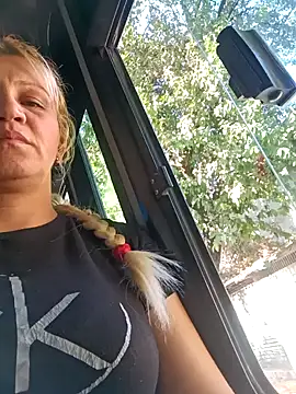 Nicolle Milf online show from January 31, 9:26 pm