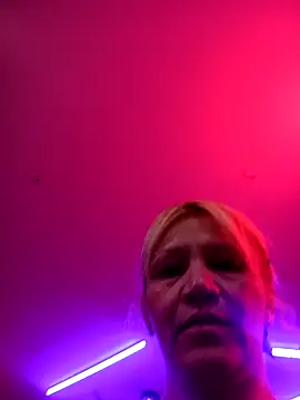 Nicolle Milf online show from November 13, 6:18 pm