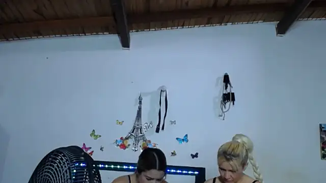 Nicolle Milf online show from November 21, 7:01 pm