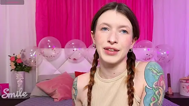 WildRedBerry online show from February 10, 2:21 pm