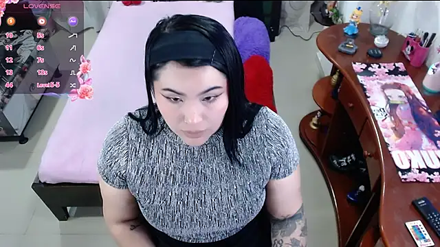 lufek23 online show from December 4, 11:46 pm