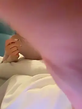 Snapshot of TheCinderella chatting on October 31, 10:44 pm TheCinderella online show from October 31, 10:44 pm