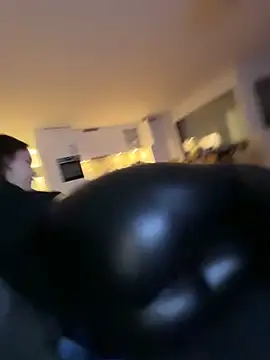 Snapshot of TheCinderella chatting on November 17, 4:46 pm TheCinderella online show from November 17, 4:46 pm