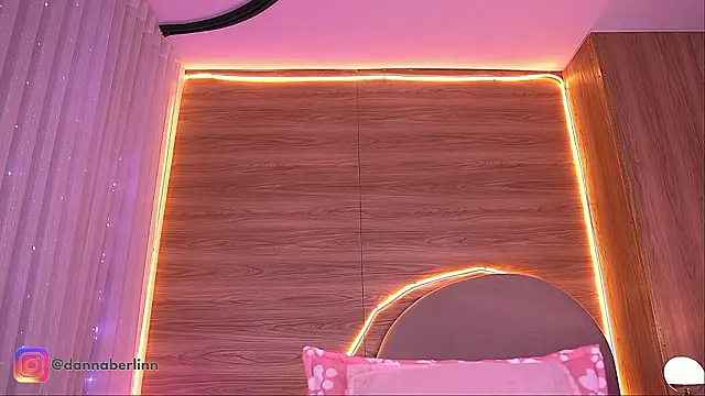 danna berlin  online show from March 27, 7:24 pm