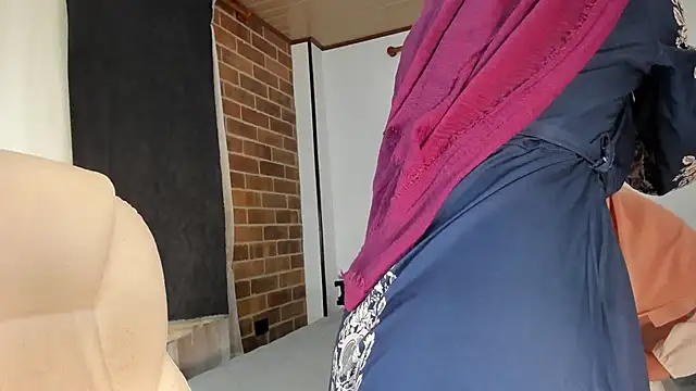 adila anich online show from November 7, 11:27 pm