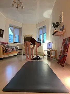 LeyaJohnson online show from April 2, 3:31 pm