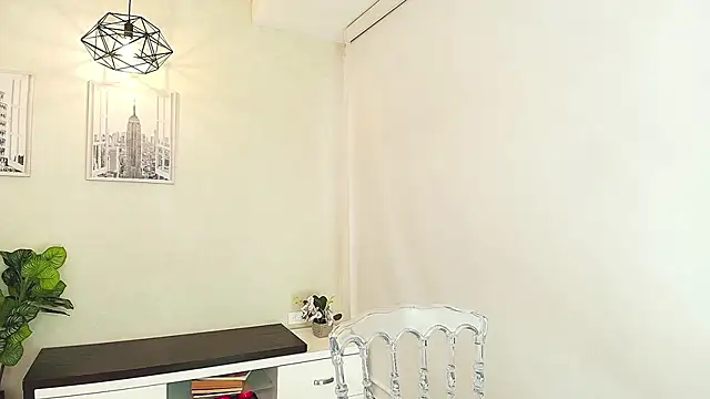 Sassy--Girl online show from September 18, 6:10 pm