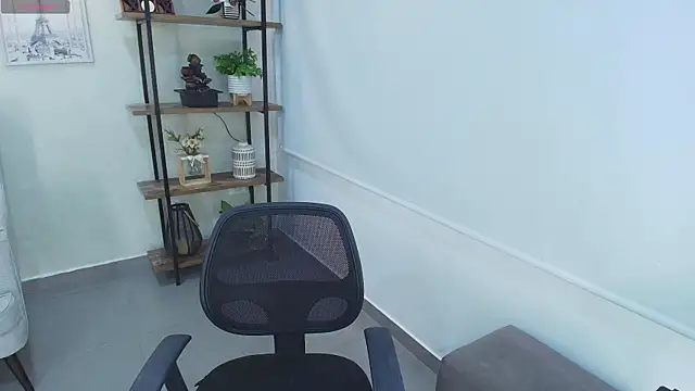 Sassy--Girl online show from April 14, 6:14 pm