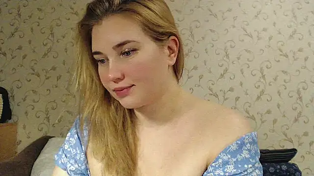Snapshot of mmmPinUpGirl chatting on December 14, 8:18 pm mmmPinUpGirl online show from December 14, 8:18 pm