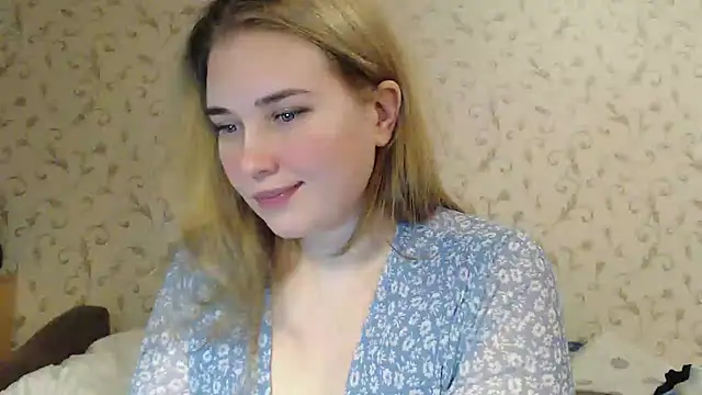 Snapshot of mmmPinUpGirl chatting on December 15, 10:04 pm mmmPinUpGirl online show from December 15, 10:04 pm