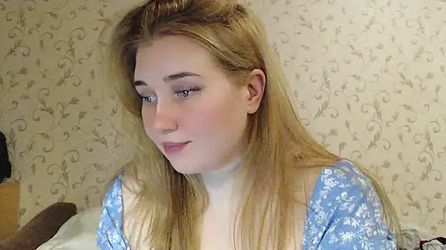 Snapshot of mmmPinUpGirl chatting on December 17, 10:11 pm mmmPinUpGirl online show from December 17, 10:11 pm