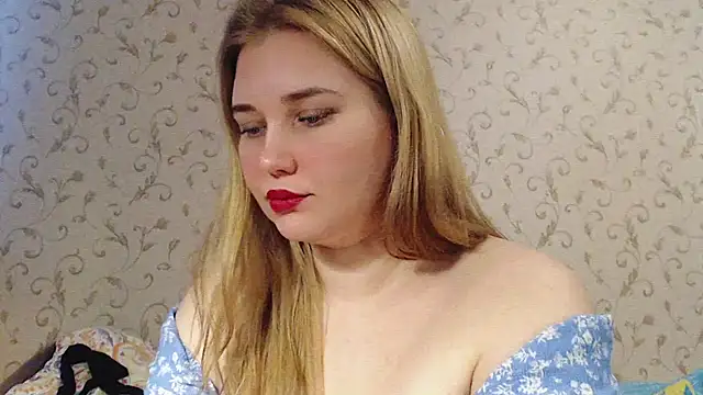 Snapshot of mmmPinUpGirl chatting on February 3, 8:35 am mmmPinUpGirl online show from February 3, 8:35 am
